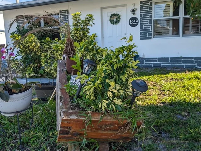 1612 NW 45th Ct, Tamarac FL 33309