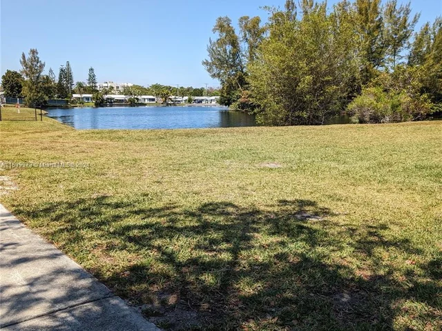 1612 NW 45th Ct, Tamarac FL 33309