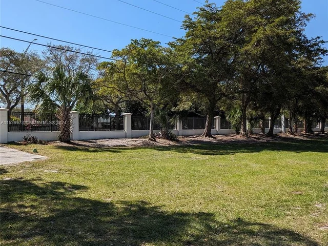 1612 NW 45th Ct, Tamarac FL 33309