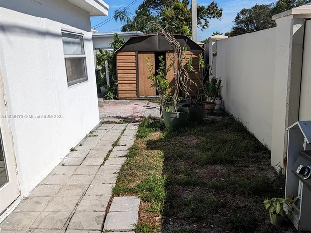 1612 NW 45th Ct, Tamarac FL 33309