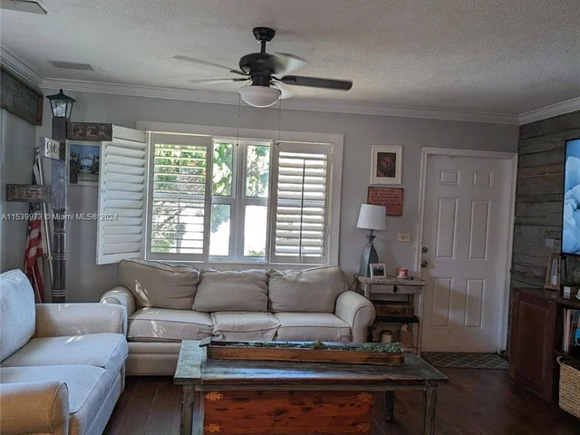 1612 NW 45th Ct, Tamarac FL 33309