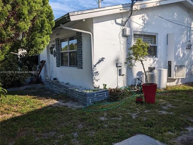 1612 NW 45th Ct, Tamarac FL 33309