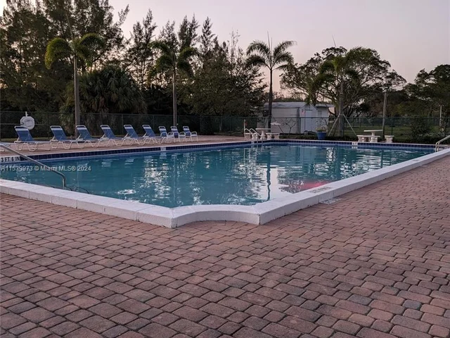 1612 NW 45th Ct, Tamarac FL 33309