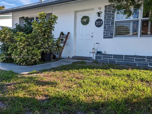 1612 NW 45th Ct, Tamarac FL 33309