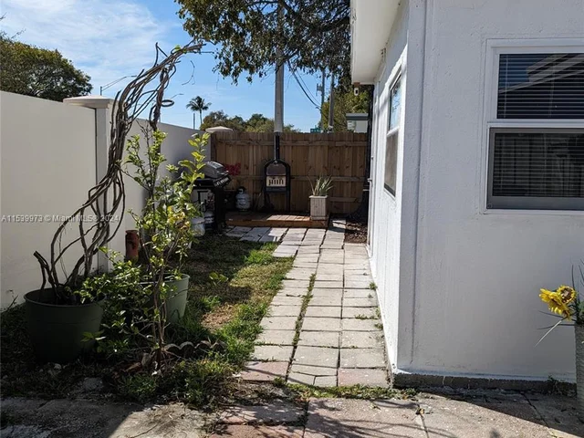 1612 NW 45th Ct, Tamarac FL 33309