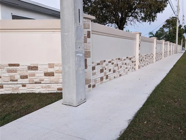 1612 NW 45th Ct, Tamarac FL 33309