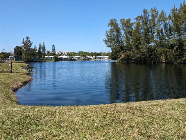 1612 NW 45th Ct, Tamarac FL 33309