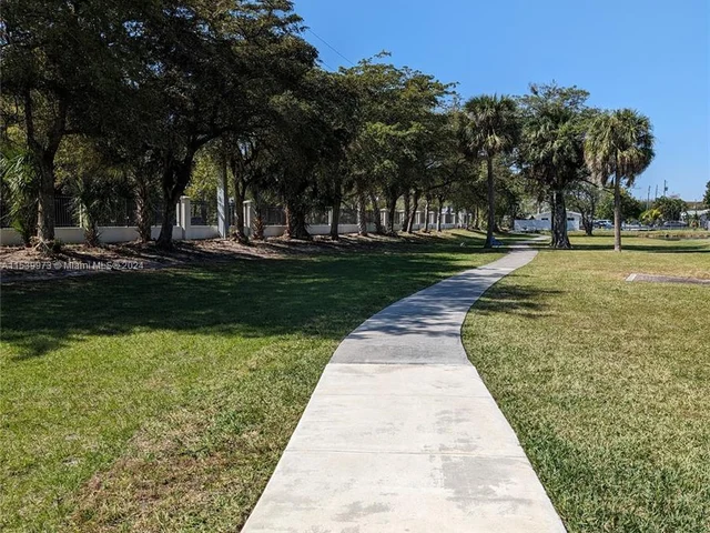 1612 NW 45th Ct, Tamarac FL 33309