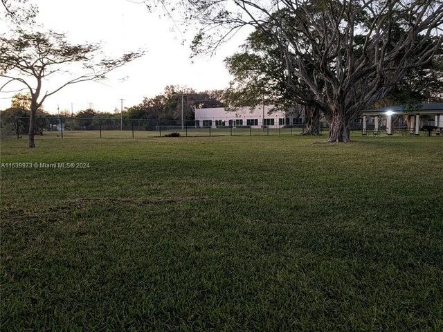 1612 NW 45th Ct, Tamarac FL 33309