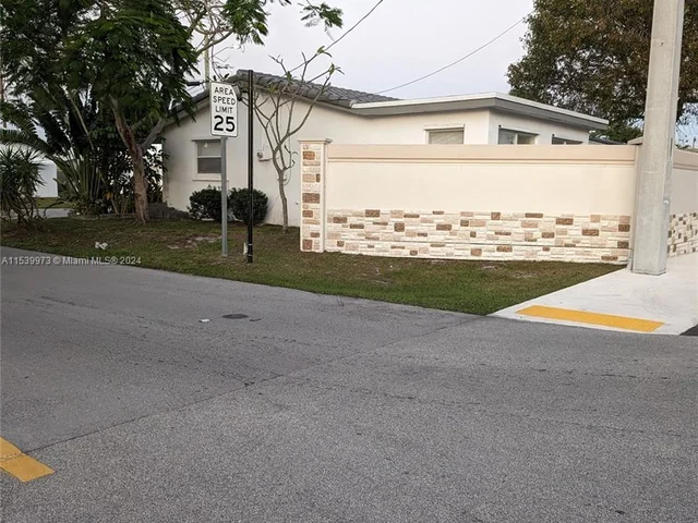 1612 NW 45th Ct, Tamarac FL 33309