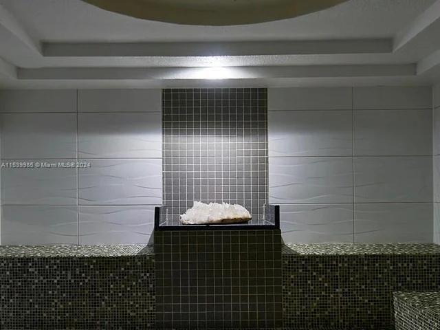 6799 Collins Ave # 307, Miami Beach FL 33141