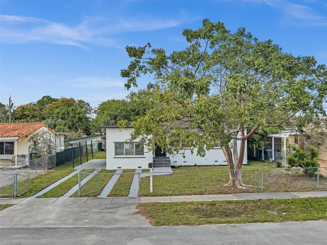 1365 NE 130th St, North Miami FL 33161