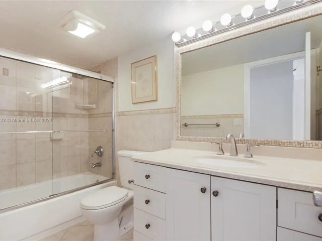 2555 Collins Ave # 809, Miami Beach FL 33140