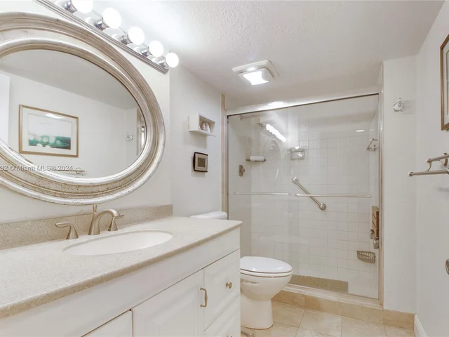 2555 Collins Ave # 809, Miami Beach FL 33140