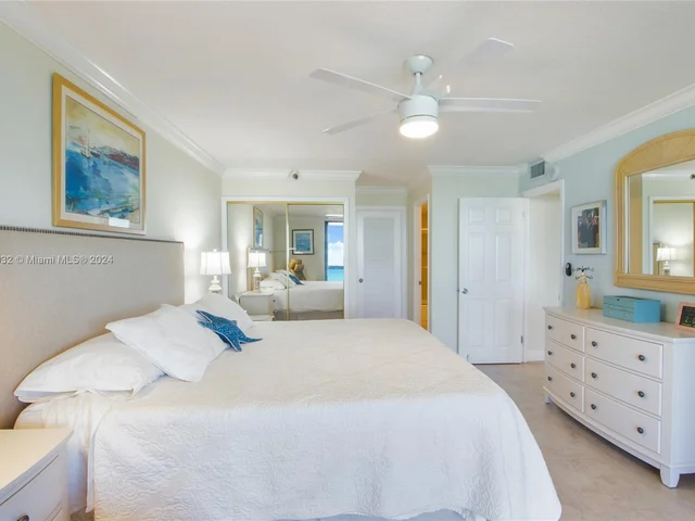 2555 Collins Ave # 809, Miami Beach FL 33140