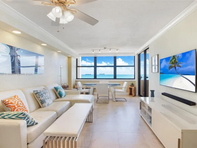 2555 Collins Ave # 809, Miami Beach FL 33140