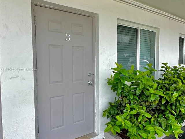 10 NW 77th St # 3, Miami FL 33150