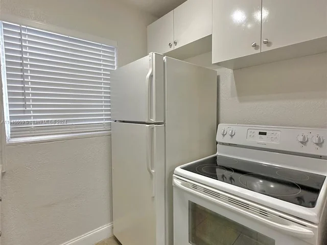 10 NW 77th St # 3, Miami FL 33150