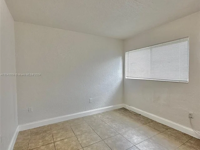 10 NW 77th St # 3, Miami FL 33150