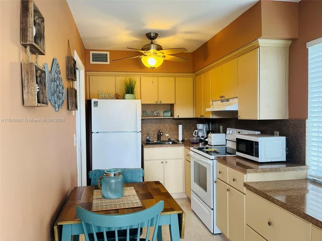 1150 Atlantic Shores Blvd # 501, Hallandale Beach FL 33009