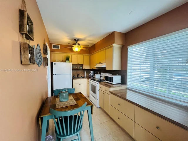 1150 Atlantic Shores Blvd # 501, Hallandale Beach FL 33009