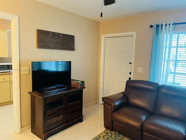 1150 Atlantic Shores Blvd # 501, Hallandale Beach FL 33009