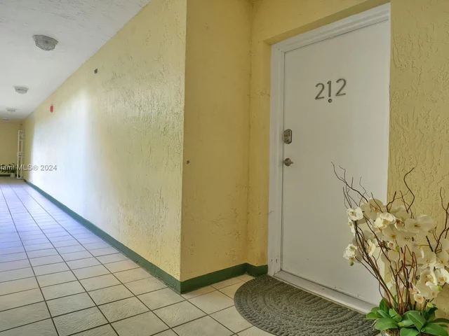 8321 NW 7th St # 212, Miami FL 33126