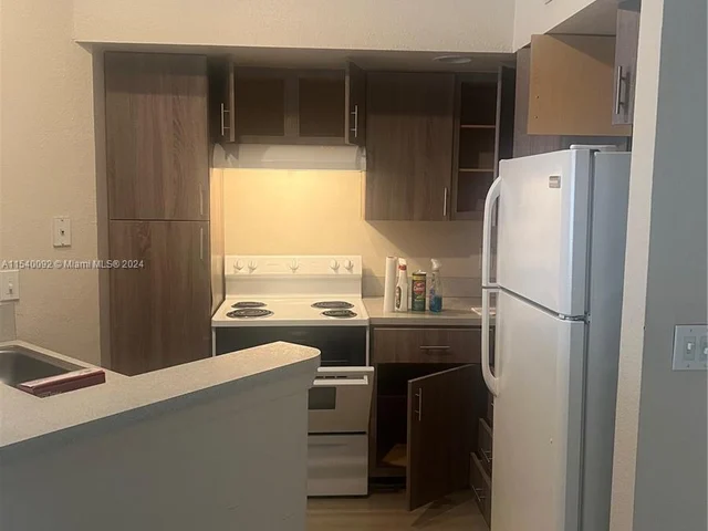 565 Vista Isles Dr # 2024, Sunrise FL 33325