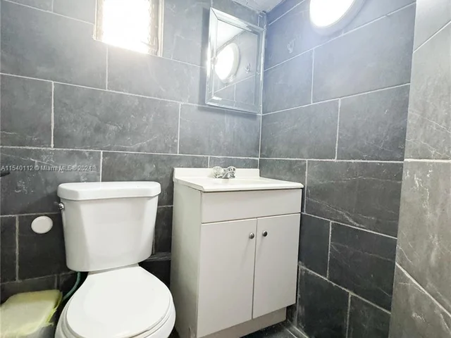 713 SW 7th St, Dania Beach FL 33004