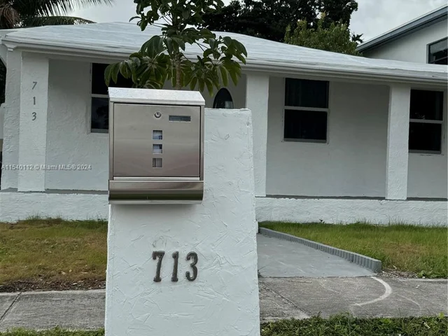713 SW 7th St, Dania Beach FL 33004