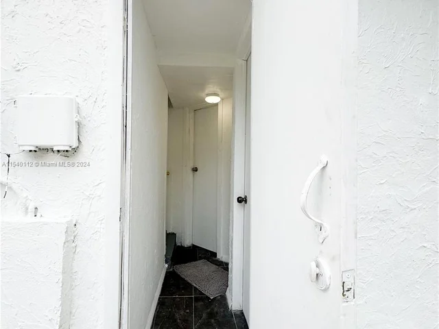 713 SW 7th St, Dania Beach FL 33004