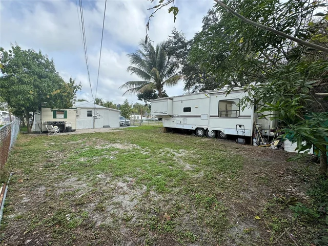 713 SW 7th St, Dania Beach FL 33004