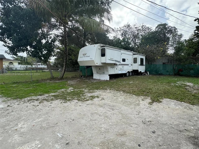 713 SW 7th St, Dania Beach FL 33004