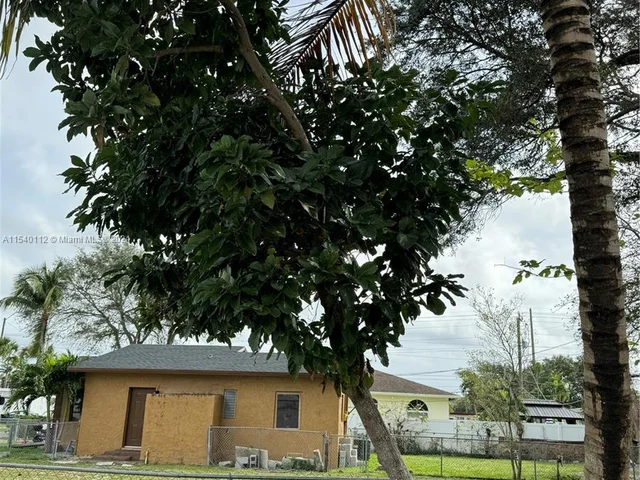 713 SW 7th St, Dania Beach FL 33004