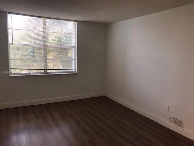 498 NW 165th St Rd # 304, Miami FL 33169