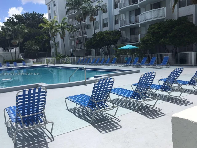 498 NW 165th St Rd # 304, Miami FL 33169