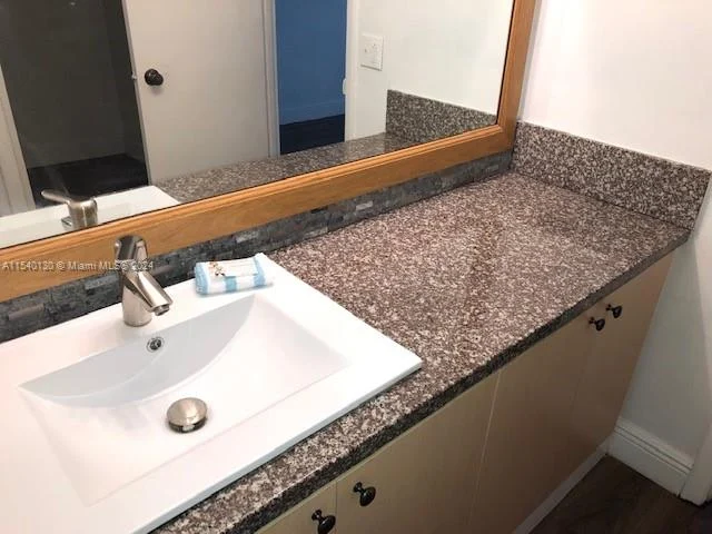 498 NW 165th St Rd # 304, Miami FL 33169