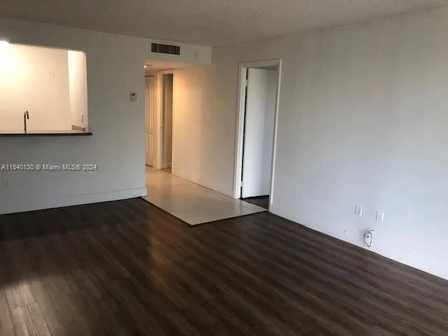 498 NW 165th St Rd # 304, Miami FL 33169