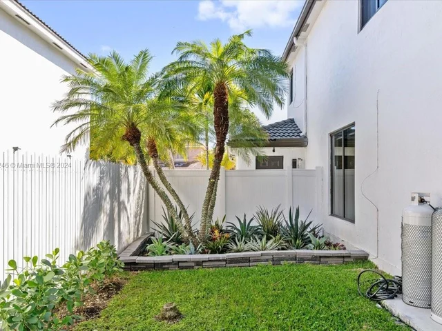 2382 SW 180th Ave, Miramar FL 33029