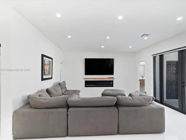 2382 SW 180th Ave, Miramar FL 33029