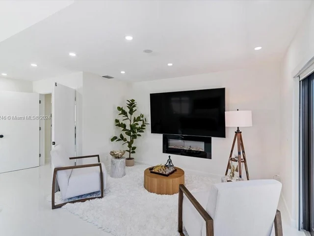 2382 SW 180th Ave, Miramar FL 33029