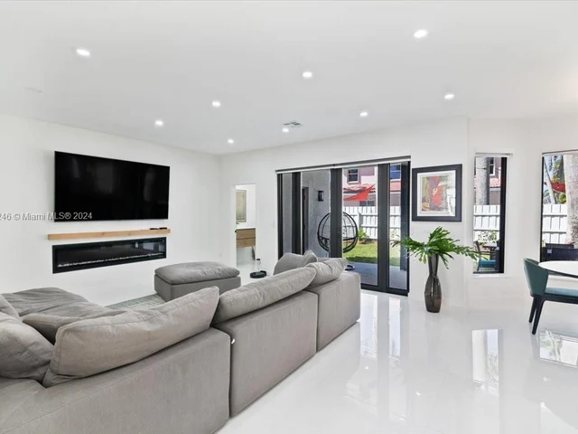 2382 SW 180th Ave, Miramar FL 33029