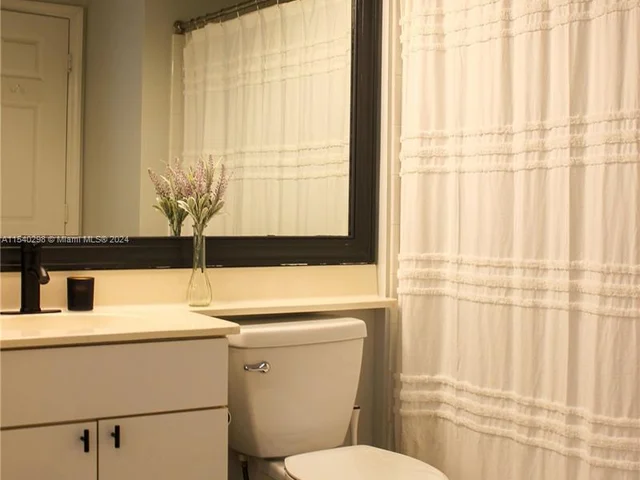 17100 N Bay Rd # 1316, Sunny Isles Beach FL 33160