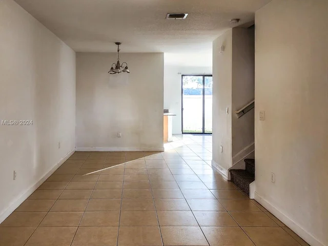 470 NE 194th Ter # 470, Miami FL 33179