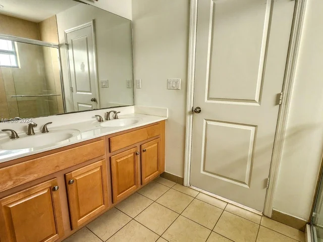 470 NE 194th Ter # 470, Miami FL 33179