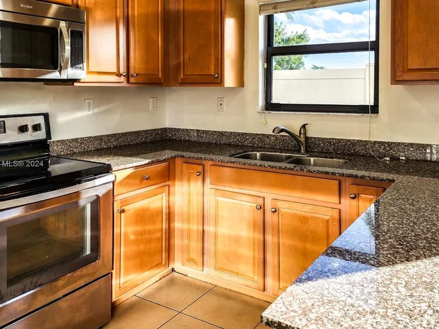 470 NE 194th Ter # 470, Miami FL 33179