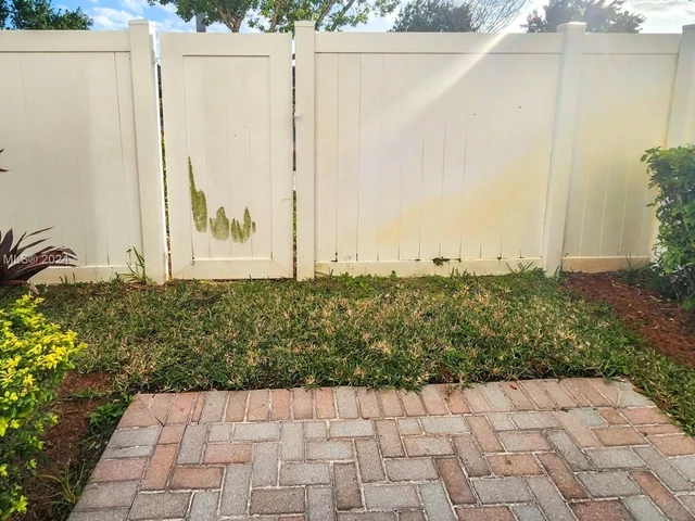 470 NE 194th Ter # 470, Miami FL 33179