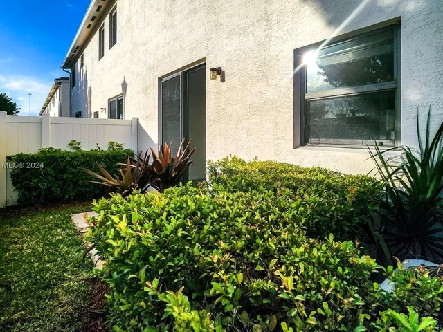 470 NE 194th Ter # 470, Miami FL 33179