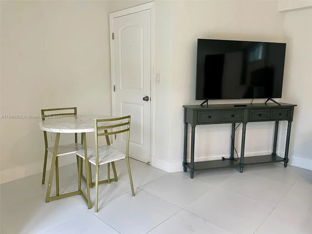 1715 NE 38th St # 0, Oakland Park FL 33334