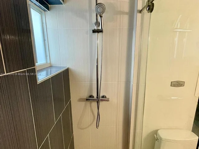 1715 NE 38th St # 0, Oakland Park FL 33334